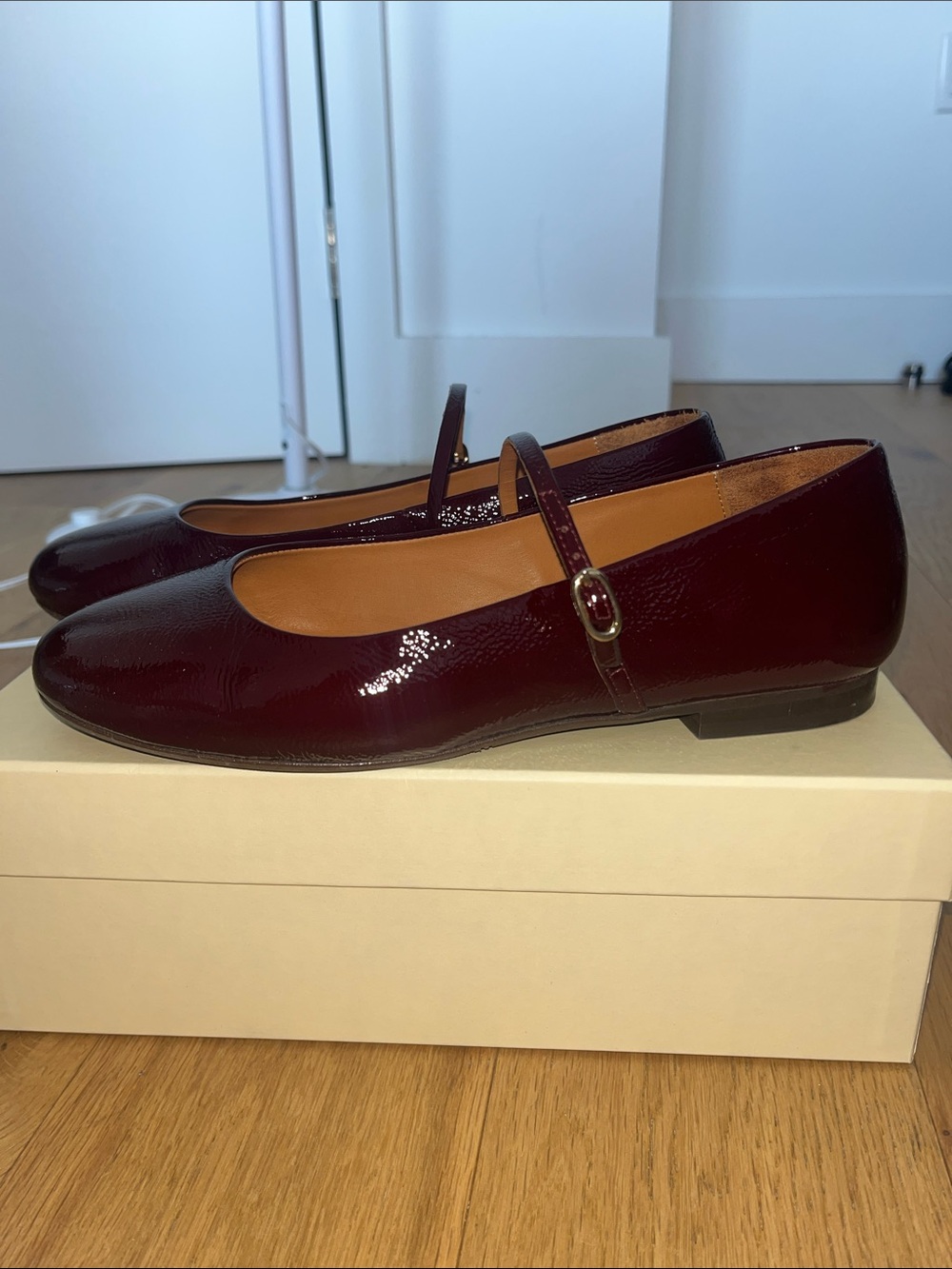 Sezane Women’s Méline Low Ballerinas -Mary Jane Patent Leather Flats in Burgundy - Picture 2 of 7